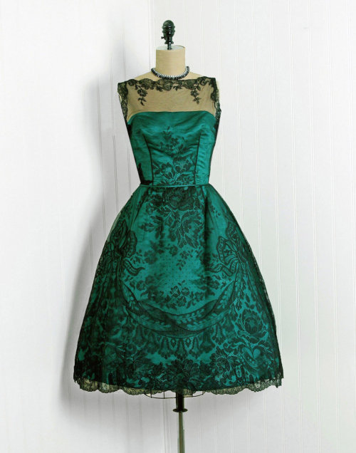 thecranewife: omgthatdress: Dress 1950s Timeless Vixen Vintage Yes, please.