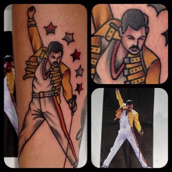 illustratedgentleman:  Killer queen!! #matthouston #gatowntattoo #freddiemercury #queen #traditional #tattoo @rosiepoezen 