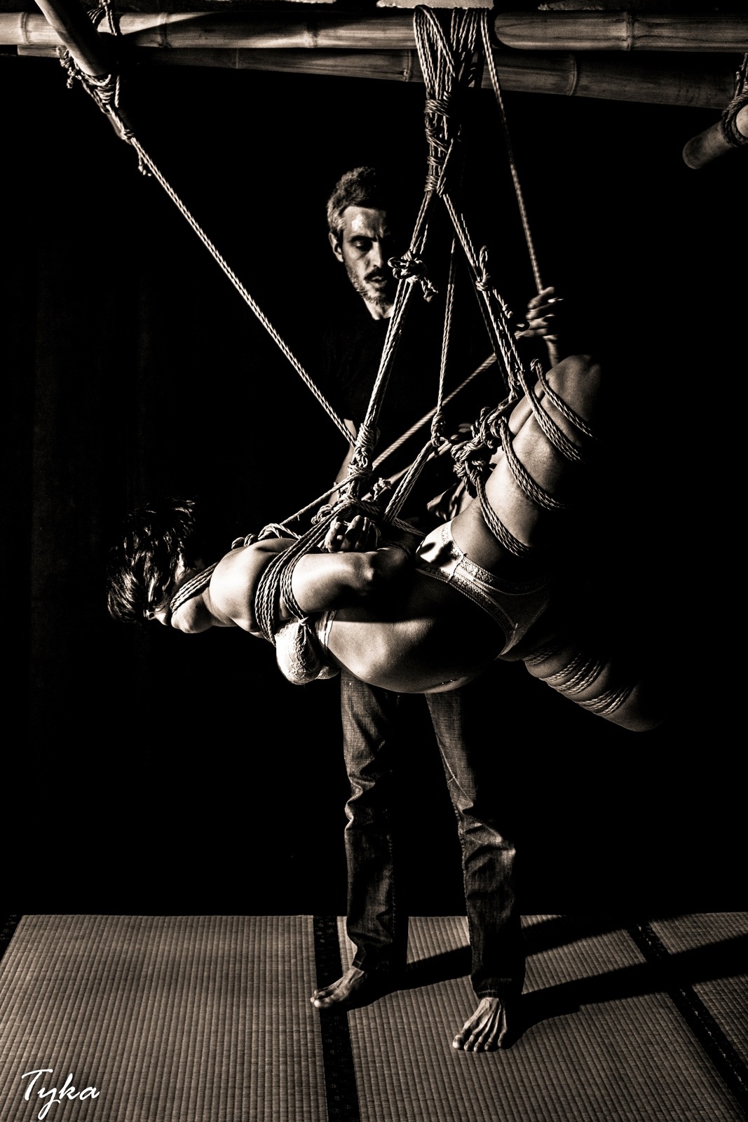 ropesession:  Model : @emarose17Photo : @tykarsRopes : Docvalewww.ropesession.com