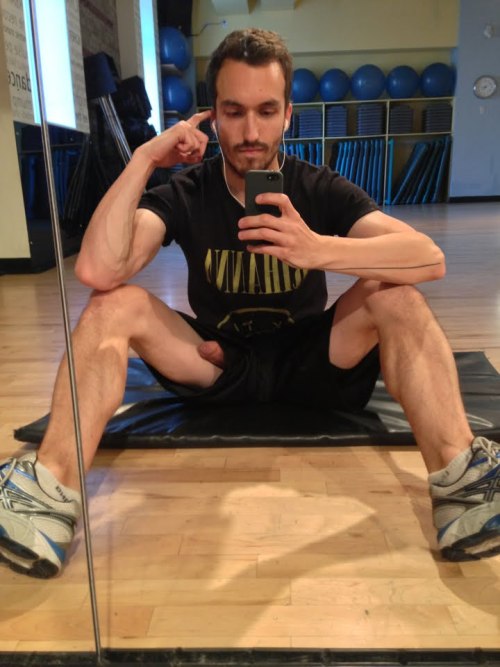 guyswithiphones-nude:  Guys with iPhones http://www.sexy-sex-cam.com 