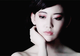 akb48g-gifs:  Miyawaki Sakura CM for KATE - “Metal Glamour Eyes” 