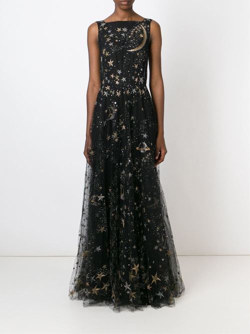 startorialist:One more dress to for today’s Valentino love fest! I managed to download these i