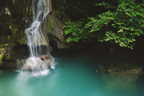 Cebu has been blessed with a number of brimming waterfalls and one of them is Cambais Falls. It look