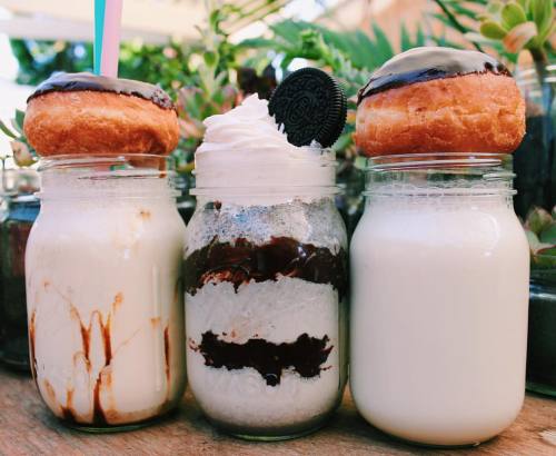 taneekaannice:Homemade M Y L K SHAKES made ENTIRELY VEGAN. Jam Berliner, choc donut, Oreos, Soy whip