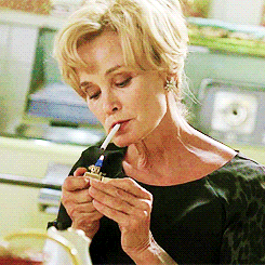 fionagoddess:  Jessica Lange + lighting up a cigarette 