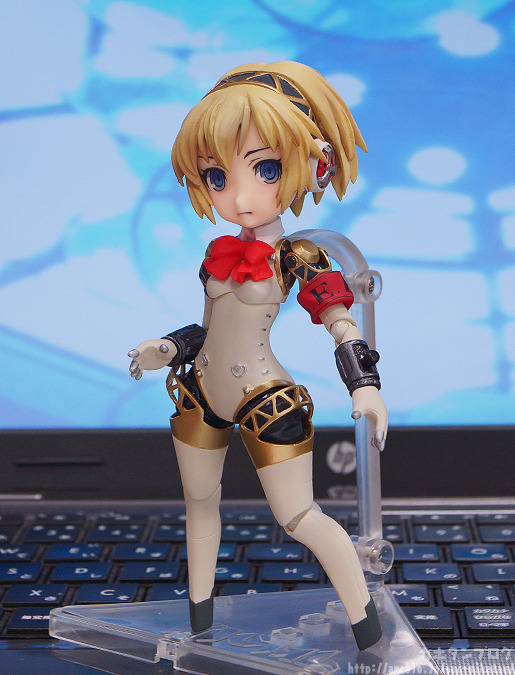 Parfom Aigis! It&rsquo;s bigger than nendoroid but smaller than figma (  ⚆