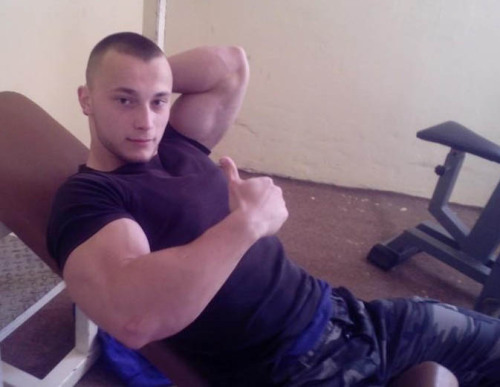 serbian-muscle-men:  young Serbian powerlifter Mirko 