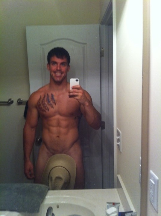 shitilikeandafewofme:  25 Year old straight guy, North Carolina. Follow me for more