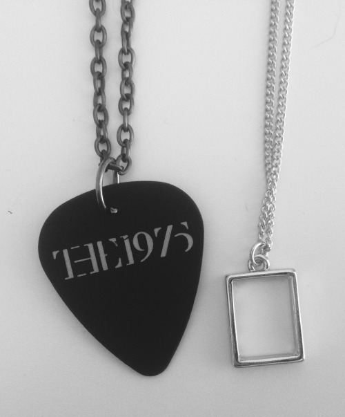 dirtyblacktshirt:  //