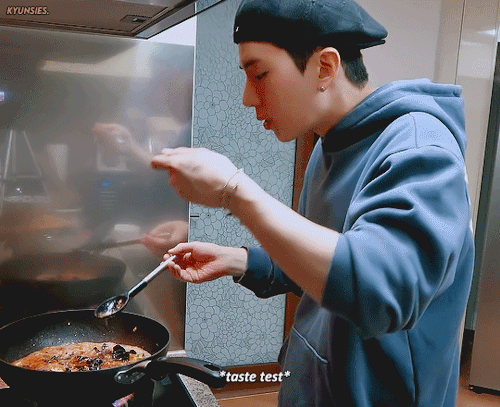 kyunsies: KH VLOG : cooking jjamppong ♡