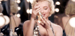 retro-hipster:  retro-hipster:  Marilyn Monroe CGI animations on Dior’s j’Adore commercial (2011) 