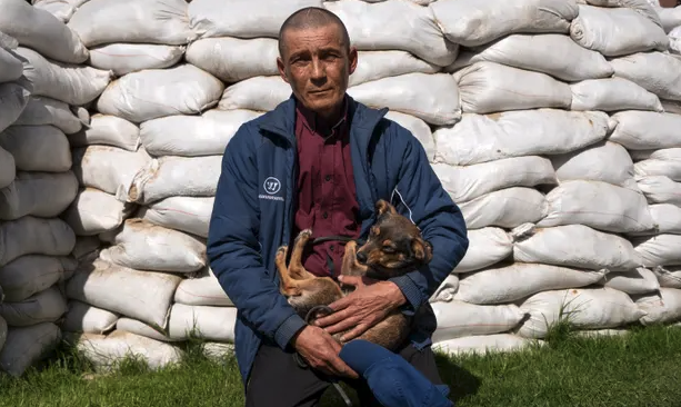 Ukrainian who walked 140 miles to safety fears for his canine companion Pedin’s tenderness towards his dog is evident. 