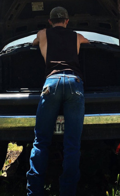 johnconnor10:  thewranglerbutts:  Wrangler The Sexiest Jeans Ever Made Wrangler Butts drive us nuts FOLLOW ME:http://thewranglerbutts.tumblr.com/    Please follow me.  Thank you.    