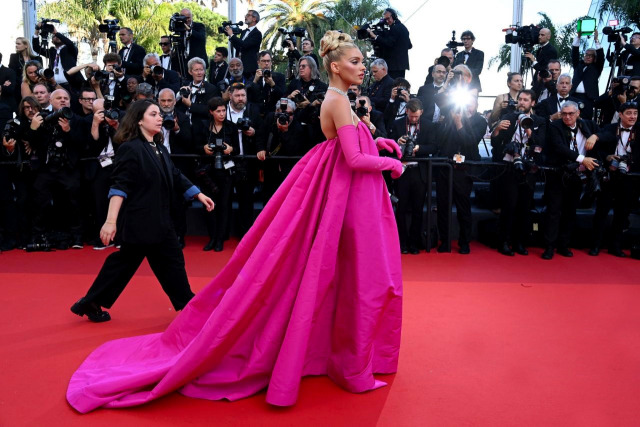 Elsa Hosk in Valentino Haute Couture at the “Elvis“ screening 75th annual Cannes Film Festival #elsa hosk#valentino#cannes#couture#red carpet#haute couture #pier paolo piccioli #hung vanngo#model#vs angel#victorias secret #victorias secret angel #barbie#classic#princess#pink#barbie pink#hot pink#glamour#gorgeous#flawless#diamonds
