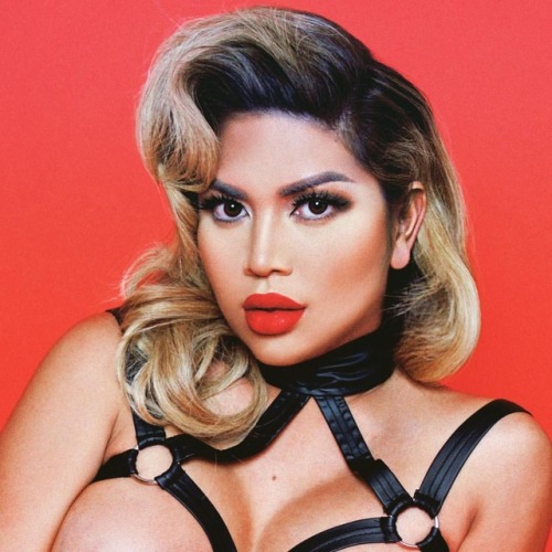 Your modern pin-up. Photography, make up and artistic direction by @alexjustimbaste (at ALL OVER the