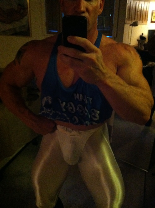 muscle1976:  Thong over lycra tights- kinky:)