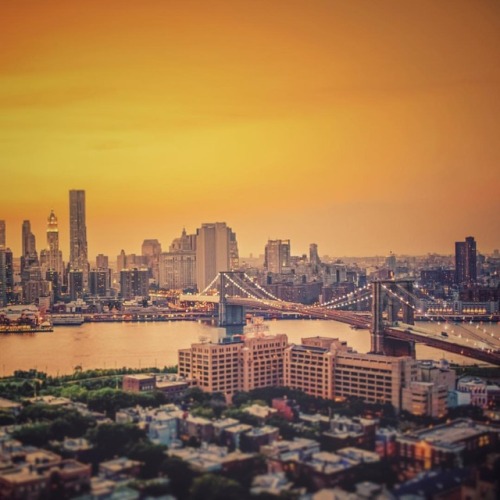 nythroughthelens: Summer, New York City  . . . #nyc_highlights #nycsunset #nycsummer #summerfeeling 