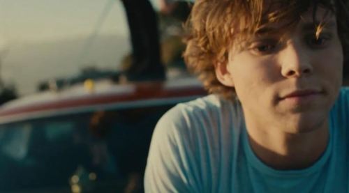 ruggedhood:WHERE DID THESE COMING FROM THE VIDEO ISN’T OUT YET lOOK AT ASHTON HELP