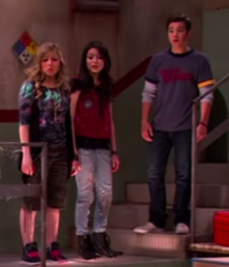 wizardlyghost:magz:bihet-dragonize:cleverclara:kurbaga:disregardcanon:totallynotagentphilcoulson:sleepsleepnotwoke:somethinginsideyourhead:somethinginsideyourhead:somethinginsideyourhead:apparently there was a stunt in icarly where Gibby jumps from the