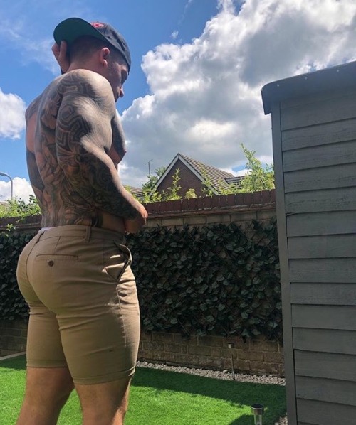 hispanicbooty10: IG: hatts17 Chris Hatton……..fuck, man. That ass needs to be given up already.