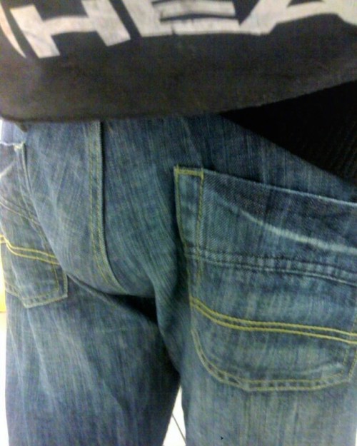 Can you tell that I’m carrying a bit extra in the seat of my jeans? An old one from 2007.