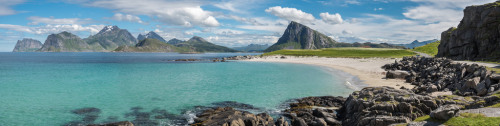 photosofnorwaycom:  Storsandnes, Lofoten by Maria-H We explored many narrow, dead end roads in Lofoten and were rewarded with views like this.  Panorama made up from 7 landscape images - so many views didn’t fit into a single shot! http://flic.kr/p/JAKHAQ