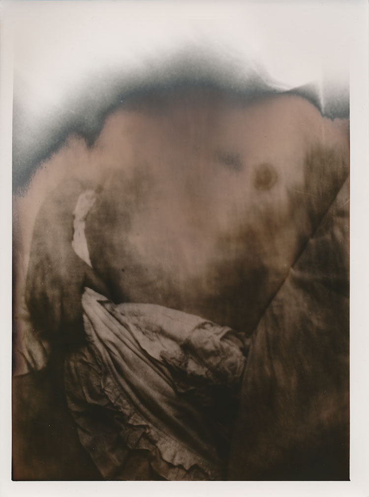 ronaldpuhle:  _0192 29. Feb #experimental #ishootfilm #analogue #posing  № 0359