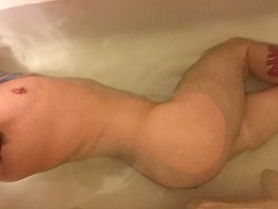 worthlesscuntslut:  bath time!