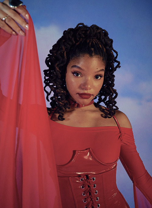 femalepopculture:chloexhalle: all red everything