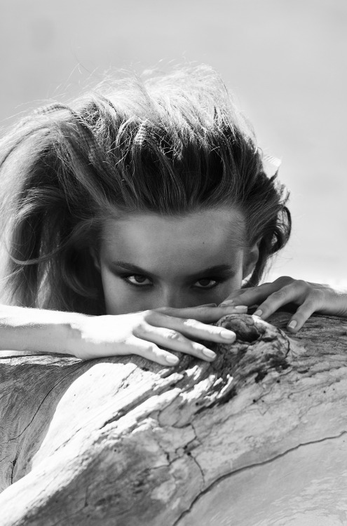 amy-ambrosio:Magdalena Frackowiak in “Born free” by David Bellemere for Porter Magazine 