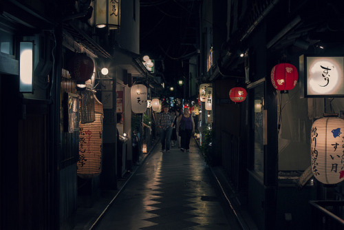 japanlove:  Downtown Kyoto by Israel González. on Flickr. 