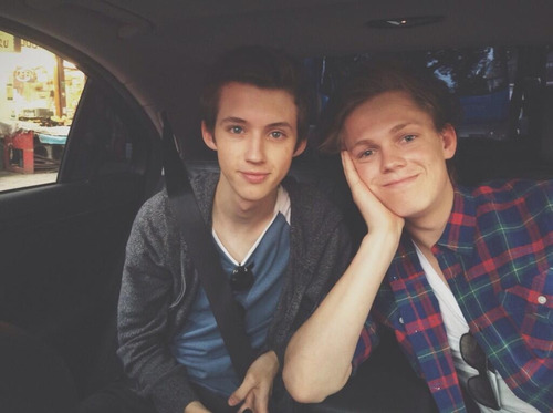 wedonthavetoworryaboutnothing:  GOD BLESS THIS PICTURE 