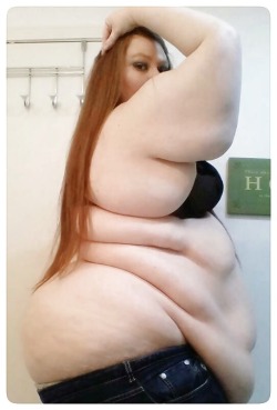 extremessbbwpiggy:  Wanna fuck a busty bbw