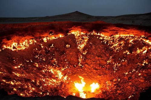 coldxharbor: blitzkriegwitchcraft:The Door To Hell, in Darvaza, Turkmenistan, a natural gas field st