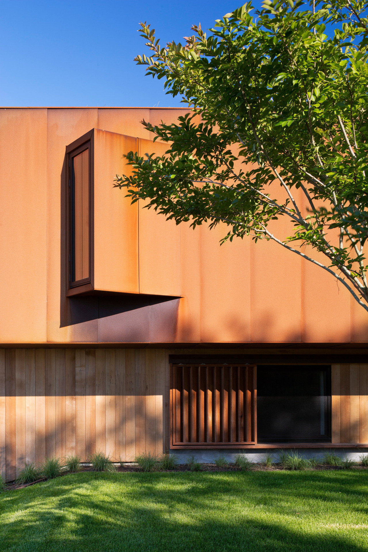 kazu721010:  Peconic House / Mapos StudioPhotos © Michael Moran