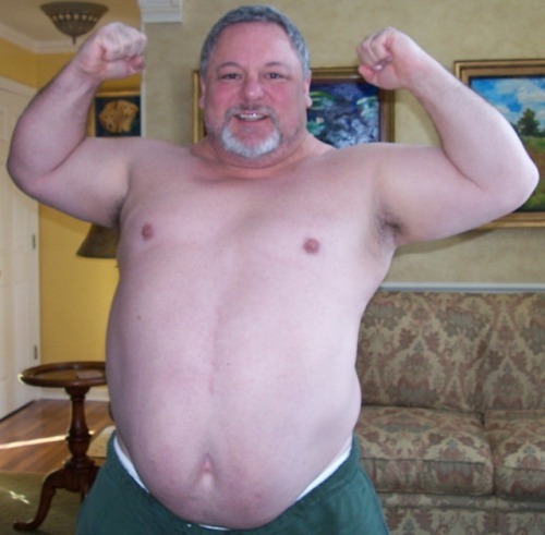 privatedaddies:  bak71:  panas73:  daddy bear  Sexy Papi 💓💘😍😘  Want him