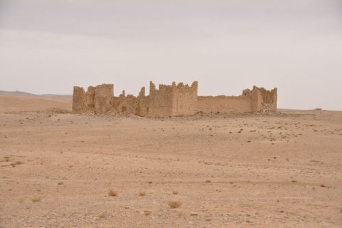 ancientromebuildings:Ruins of Roman desert fort in Jordan.Photo: © Jona Lendering, from Livius.