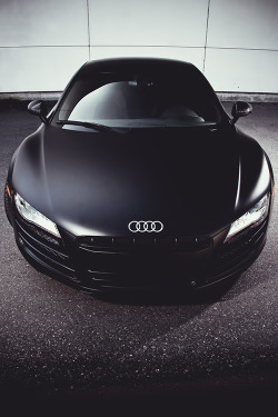 auerr:  Matte Black Audi R8