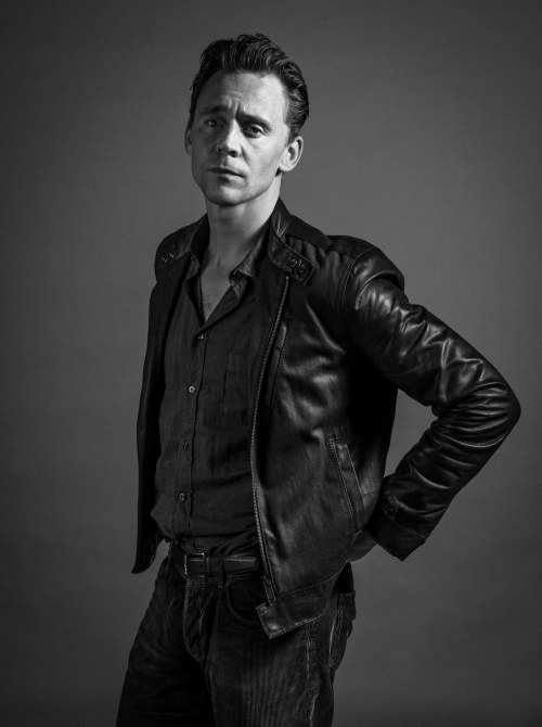 lizabuffw: torrilla:Tom Hiddleston by Andy Gotts [HQ] Andy Gotts really likes to play with shadows. 