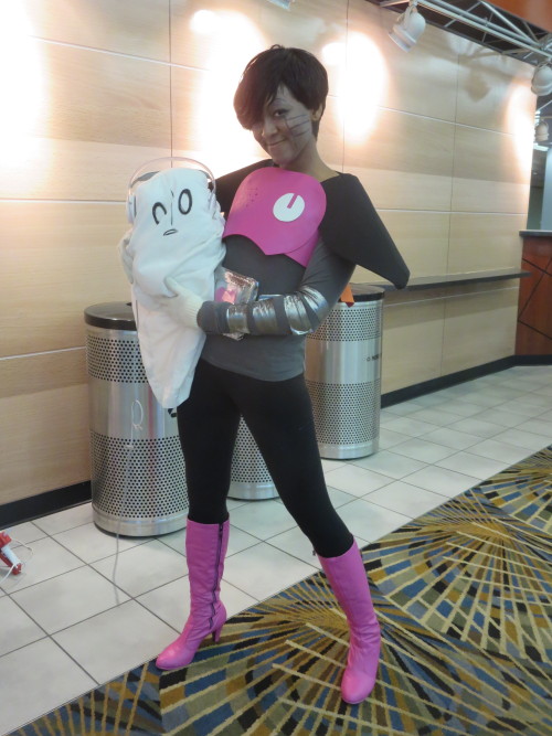 rosespirit:Youmacon 2015 photoset 3/3, Undertale!! Chronicling Alphys’ trip to the dump convention!!