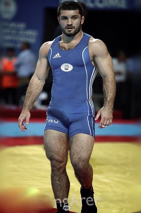 oopsyournudes: dicksandotherthingsss: freakshow4fun: Wrestling stud. Lord YES