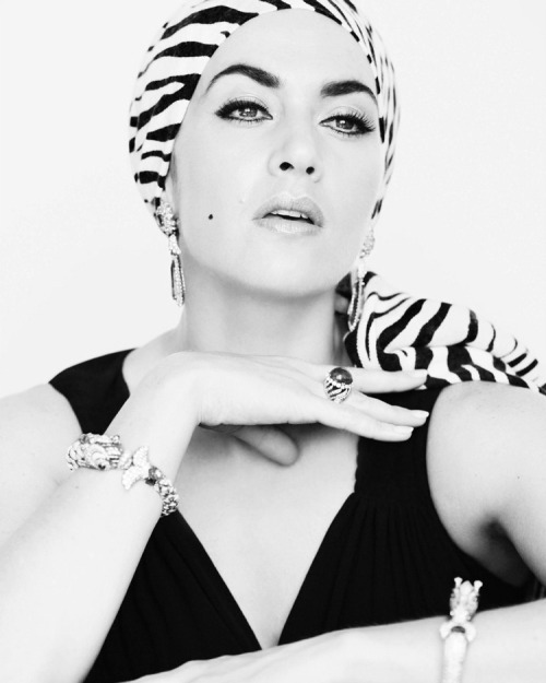 Kate Winslet as Elizabeth Taylor