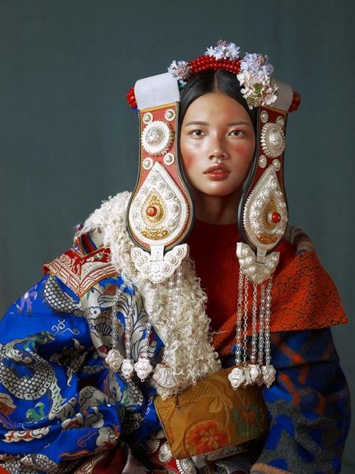 lilium-bosniacum:Tibetan women by Kiki Xue 