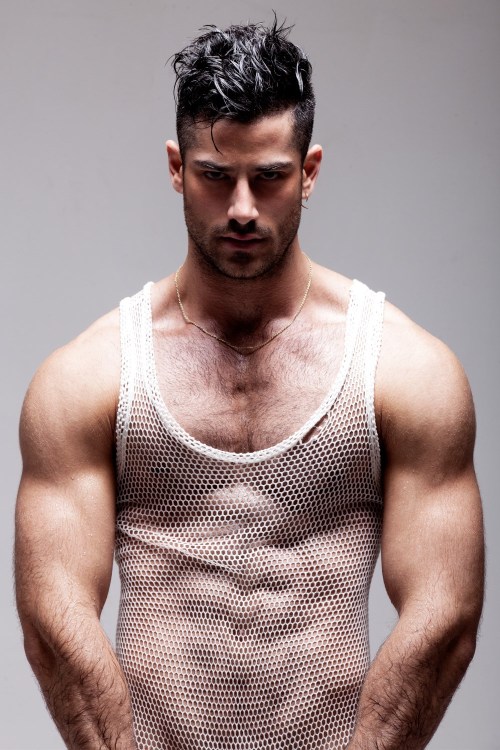 mrbiggest:  NOT EVEN NAKED AND HE’S HOT AND GETTING ME HORNY 