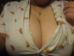 peachybbw:  let’s taco-bout my chest, shall