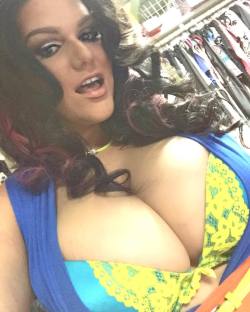 Good night&hellip;. #angelinacastrolive #angelinacastro #boobs #bbw #latina #sexy #colorful by laangelinacastro