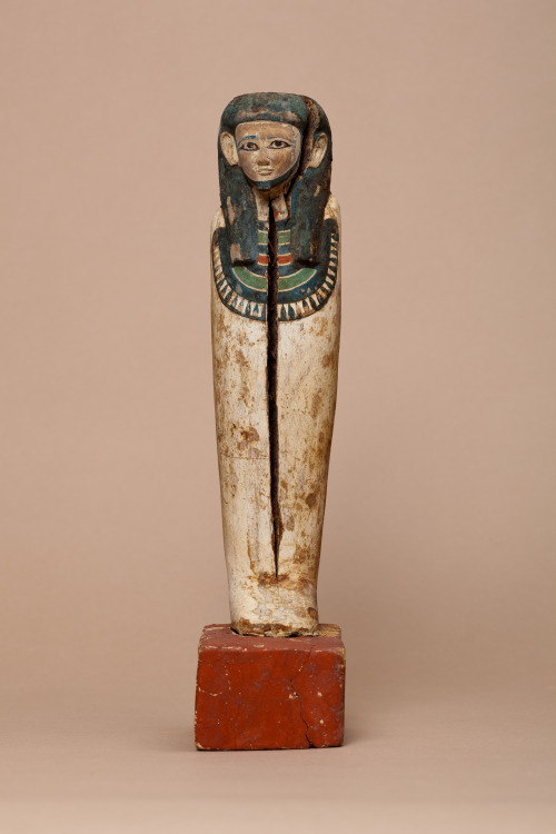 Mummiform ushabti (painted wood).  Artist unknown; ca. 1981-1802 BCE (12th Dynasty, Middle Kingdom).