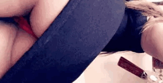 toodamnsexy:  Tease ❤️❤️🍑