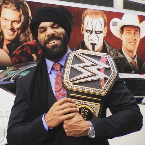 twinkle-toes95:  wwe: The new #WWETitle Champion is here! #SDLive @jindermahal
