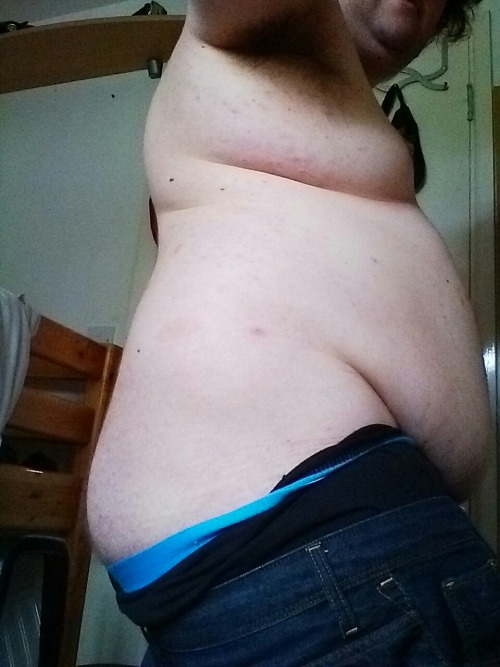 Tummy Tuesday :) also, I’ve now set up stuff for donations if you wanna help a poor starving young boy pig out. Message me for details!